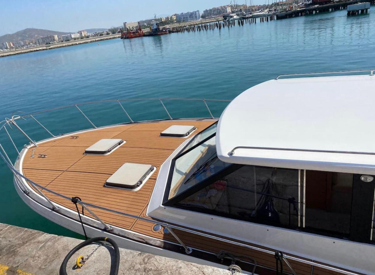 Barco Americano Sotogrande Torreguadiaro