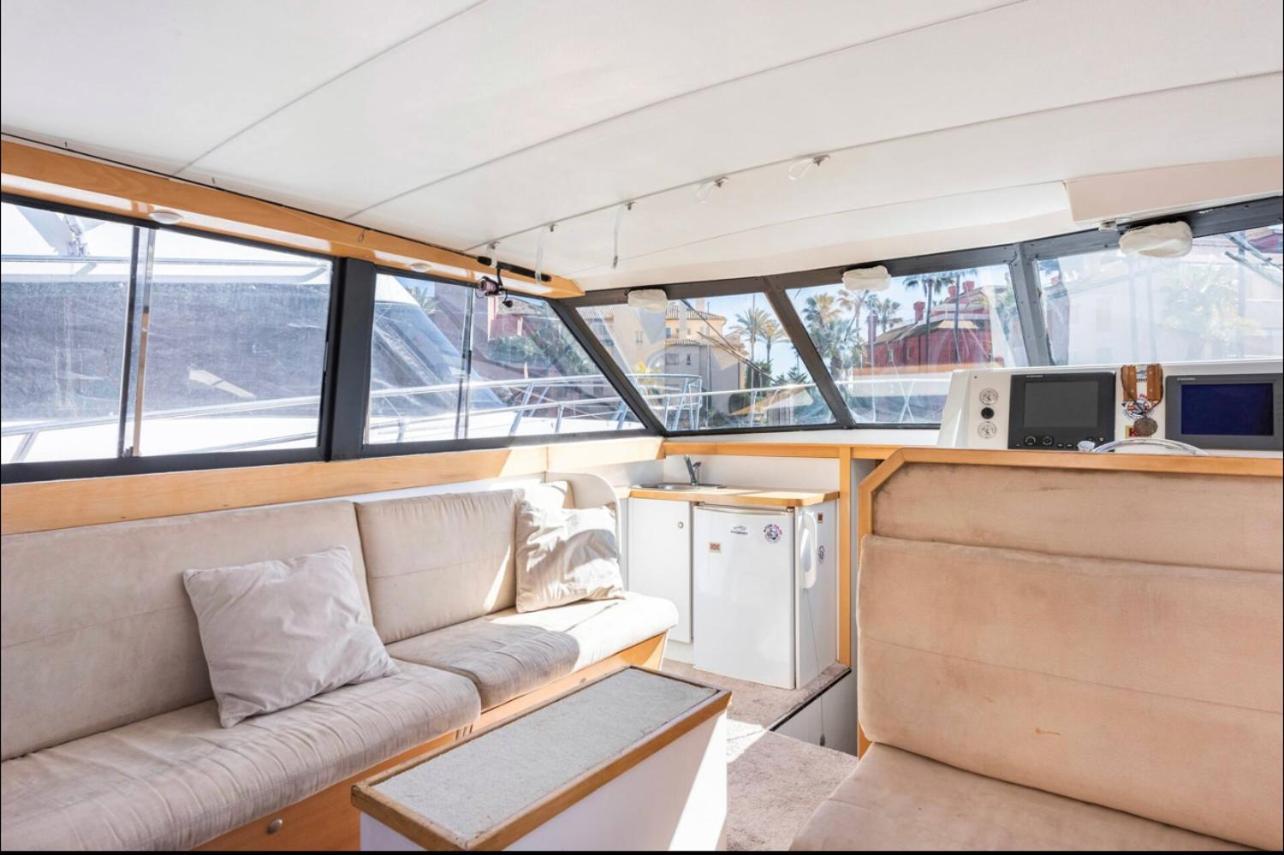 Barco Americano Sotogrande