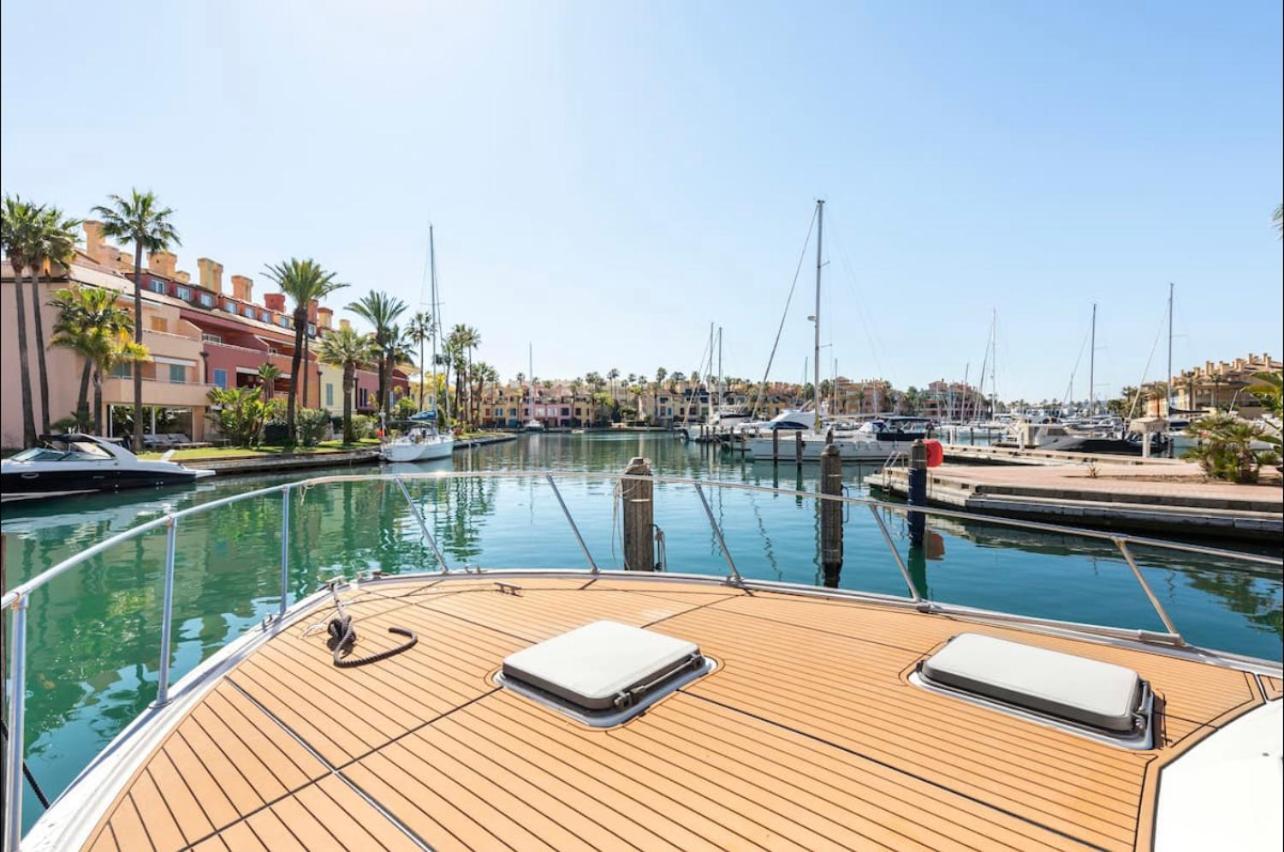 Botel Barco Americano Sotogrande